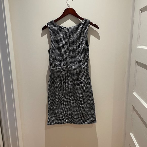 NWOT Navy/White Woven Boucle Sheath Dress 2 petite - Picture 2 of 9